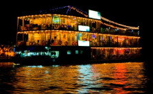 Du thuyền Cần Thơ là 1 nhà hàng nổi trên sông chỉ xuất phát 1 chuyến mỗi ngày.
